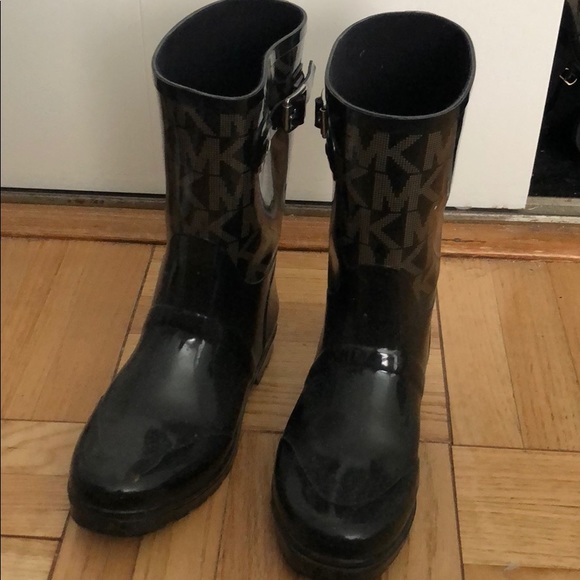 Micheal kors rain boots - Picture 2 of 2